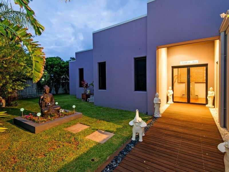 18 Wewak Avenue, Runaway Bay QLD 4216