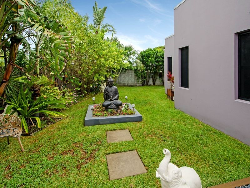 18 Wewak Avenue, Runaway Bay QLD 4216