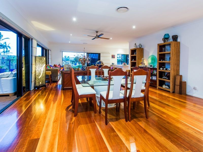 18 Wewak Avenue, Runaway Bay QLD 4216