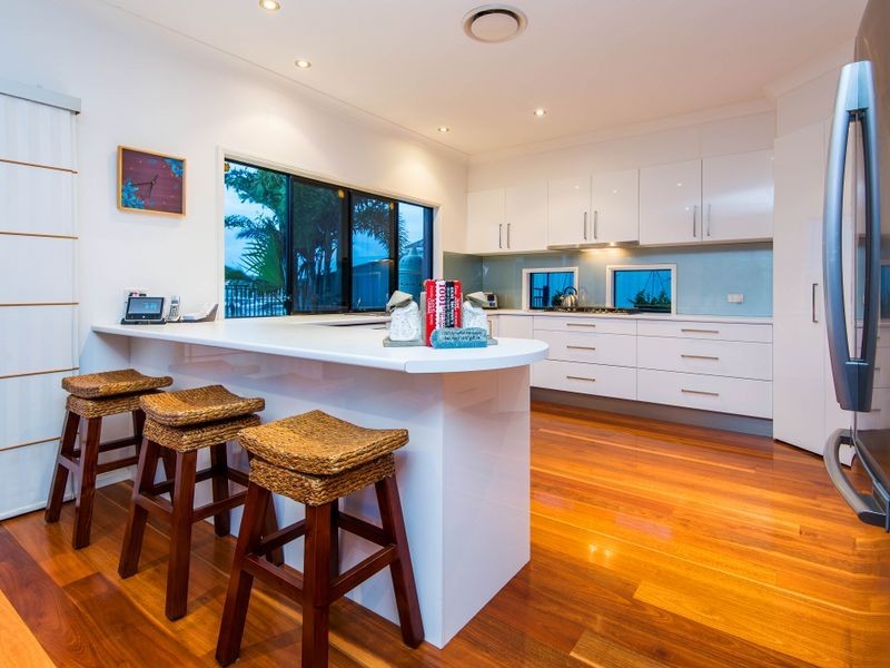 18 Wewak Avenue, Runaway Bay QLD 4216