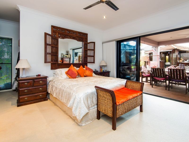 18 Wewak Avenue, Runaway Bay QLD 4216