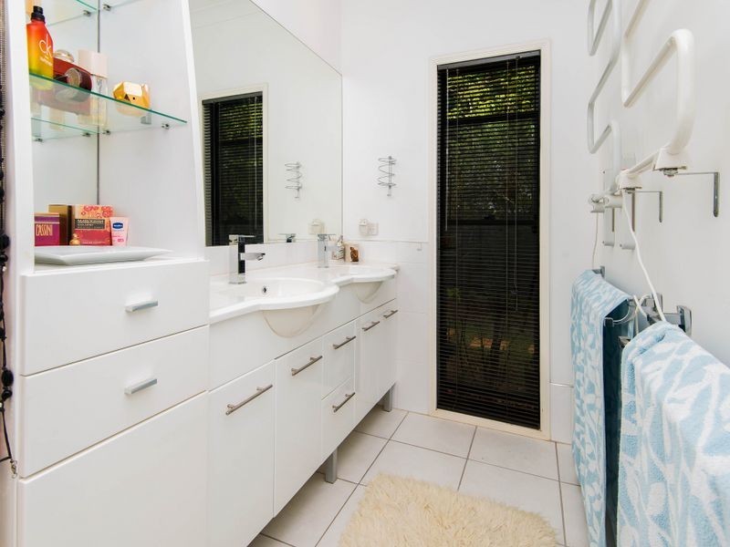 18 Wewak Avenue, Runaway Bay QLD 4216