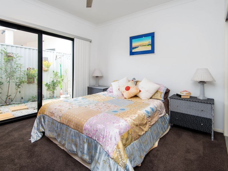 18 Wewak Avenue, Runaway Bay QLD 4216