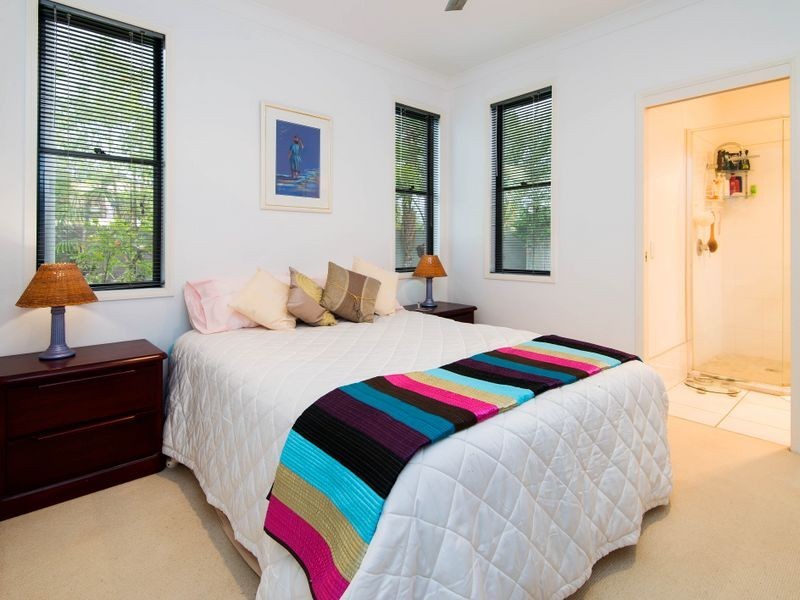 18 Wewak Avenue, Runaway Bay QLD 4216