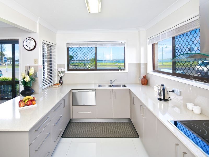 1/548 Marine Parade, Biggera Waters QLD 4216
