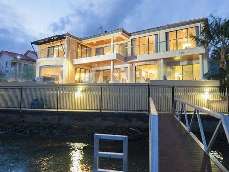 26 Brittanic Crescent, Sovereign Islands QLD 4216