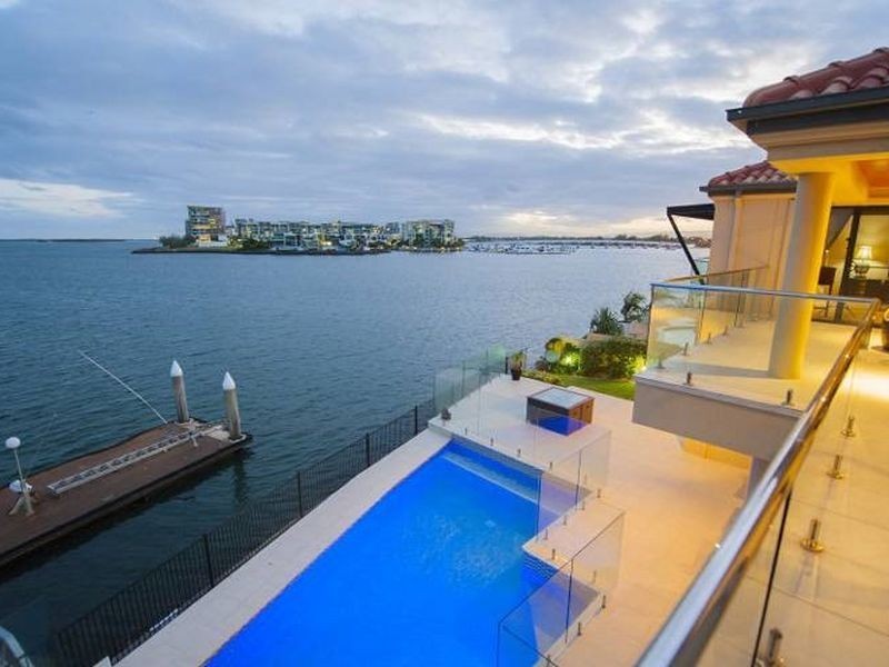 26 Brittanic Crescent, Sovereign Islands QLD 4216