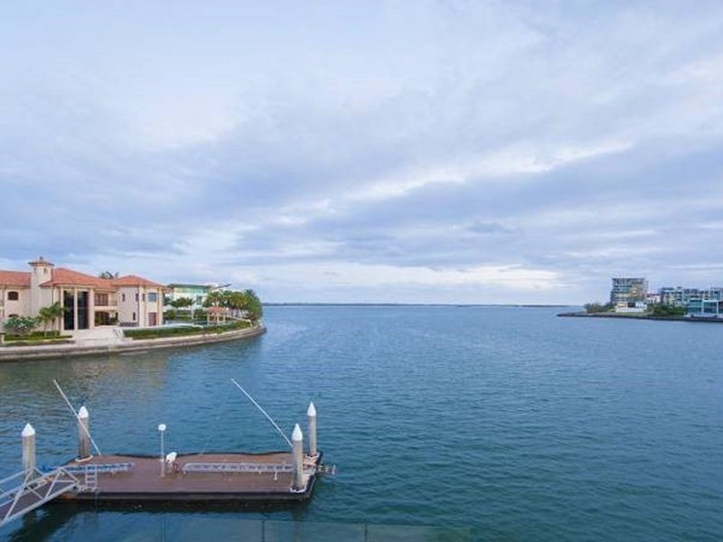 26 Brittanic Crescent, Sovereign Islands QLD 4216