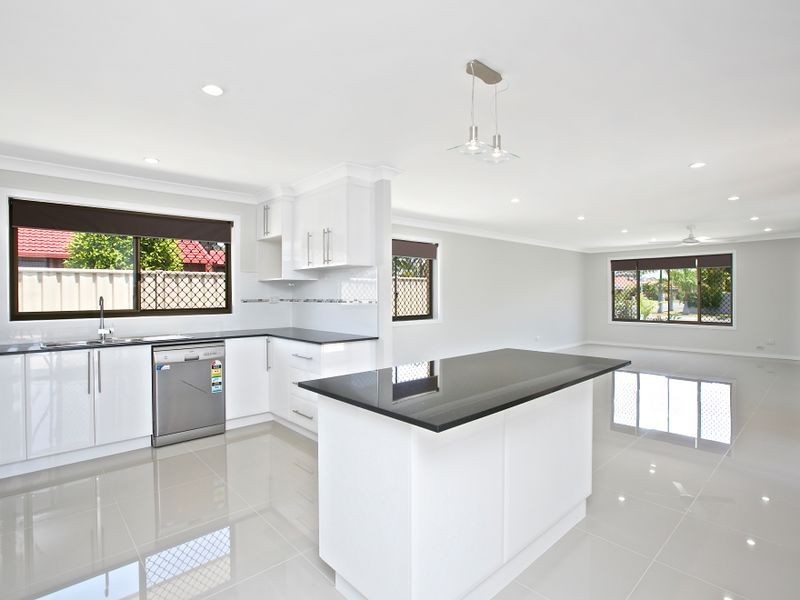 9 Hyacinth Avenue, Hollywell QLD 4216