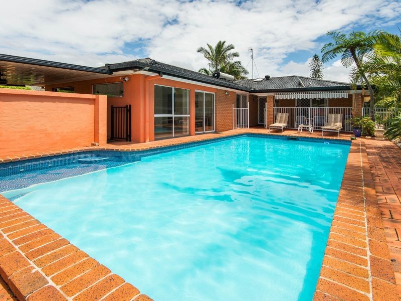 8 Eacham Avenue, Coombabah QLD 4216