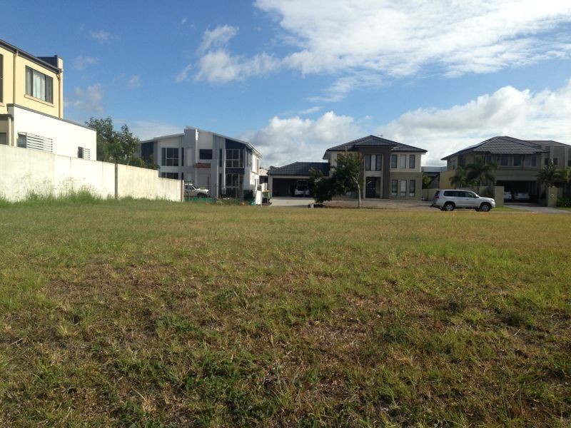 7 Middle Quay Drive, Biggera Waters QLD 4216