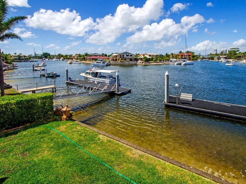 14 Wau Avenue, Runaway Bay QLD 4216