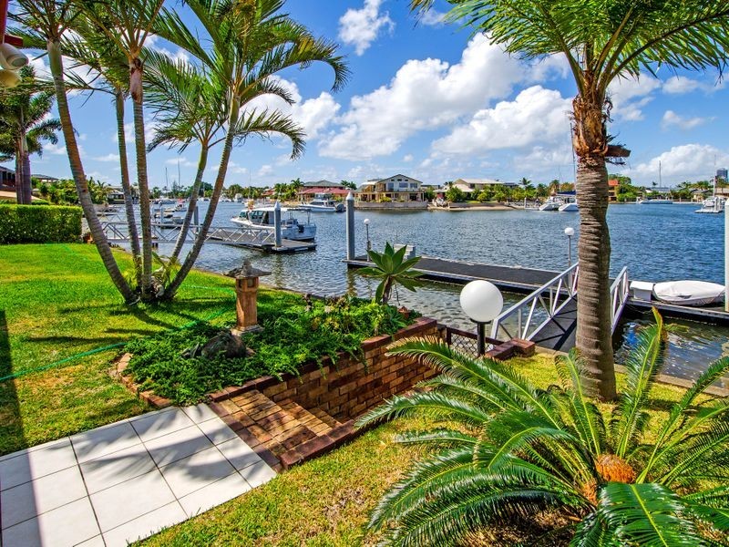 14 Wau Avenue, Runaway Bay QLD 4216