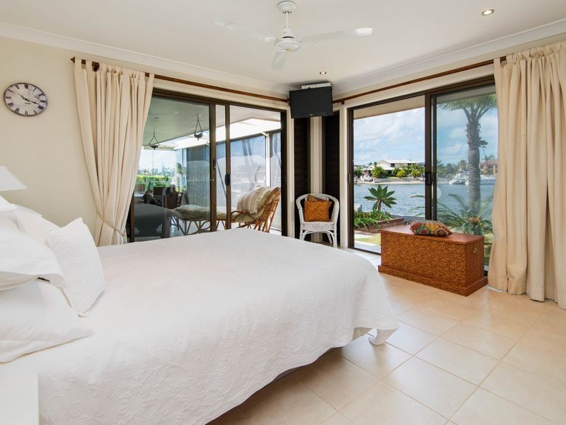 14 Wau Avenue, Runaway Bay QLD 4216