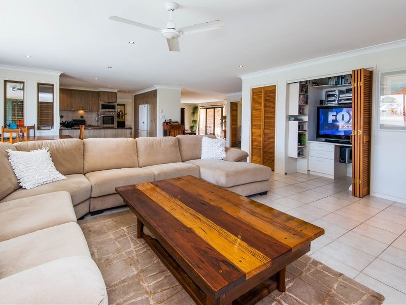 14 Wau Avenue, Runaway Bay QLD 4216