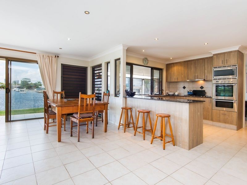 14 Wau Avenue, Runaway Bay QLD 4216