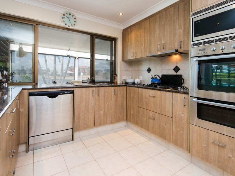 14 Wau Avenue, Runaway Bay QLD 4216