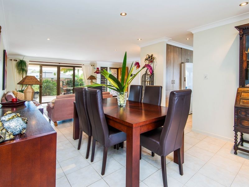 14 Wau Avenue, Runaway Bay QLD 4216