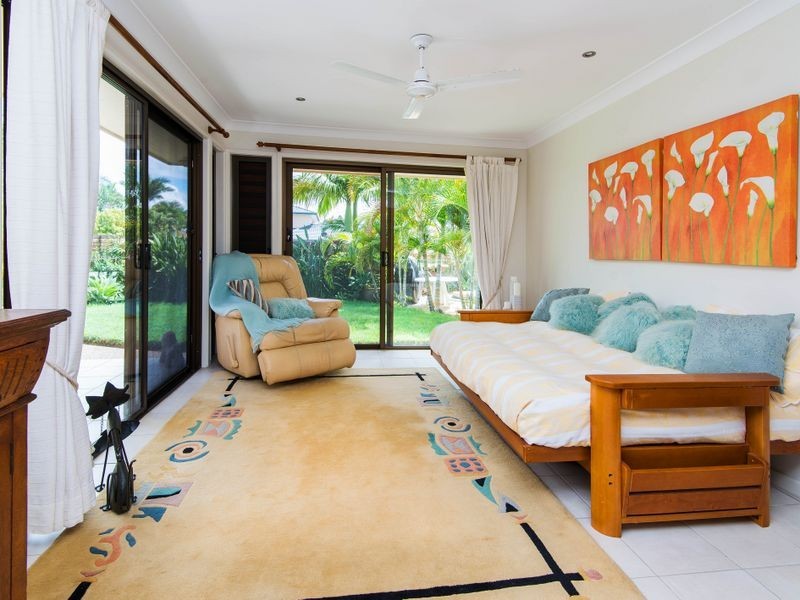 14 Wau Avenue, Runaway Bay QLD 4216