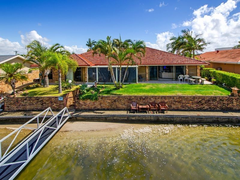 14 Wau Avenue, Runaway Bay QLD 4216