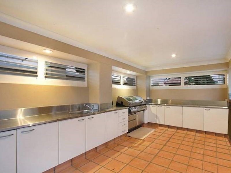 Sovereign Islands QLD 4216
