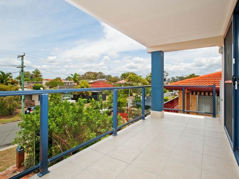 23A Eider Avenue, Paradise Point QLD 4216
