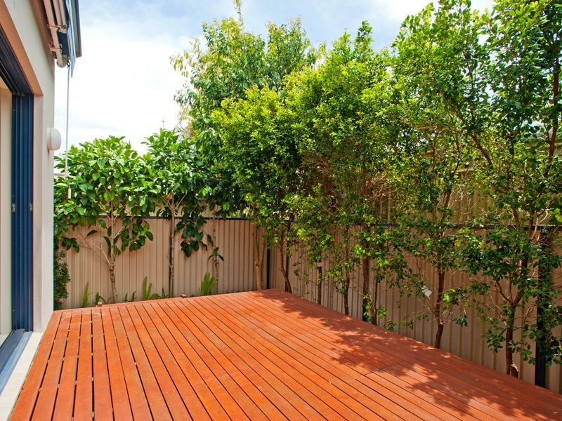 23B Eider Avenue, Paradise Point QLD 4216