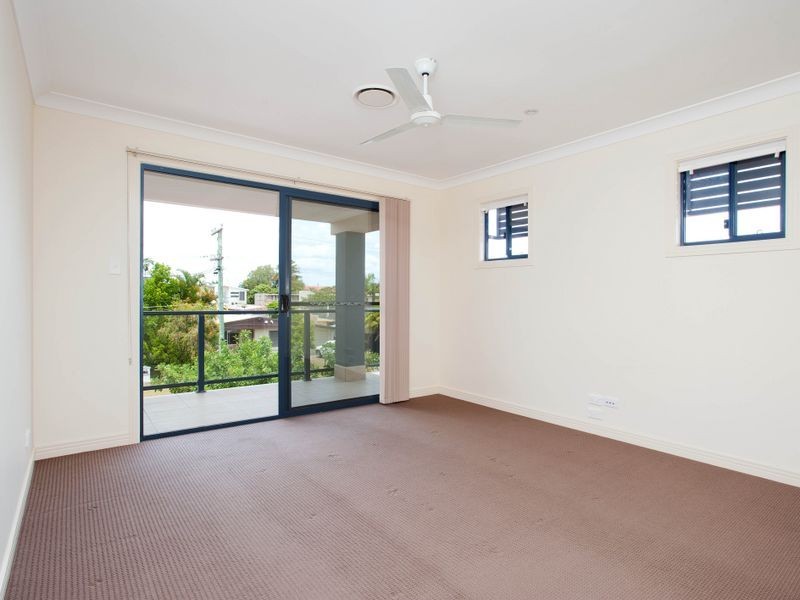 23B Eider Avenue, Paradise Point QLD 4216