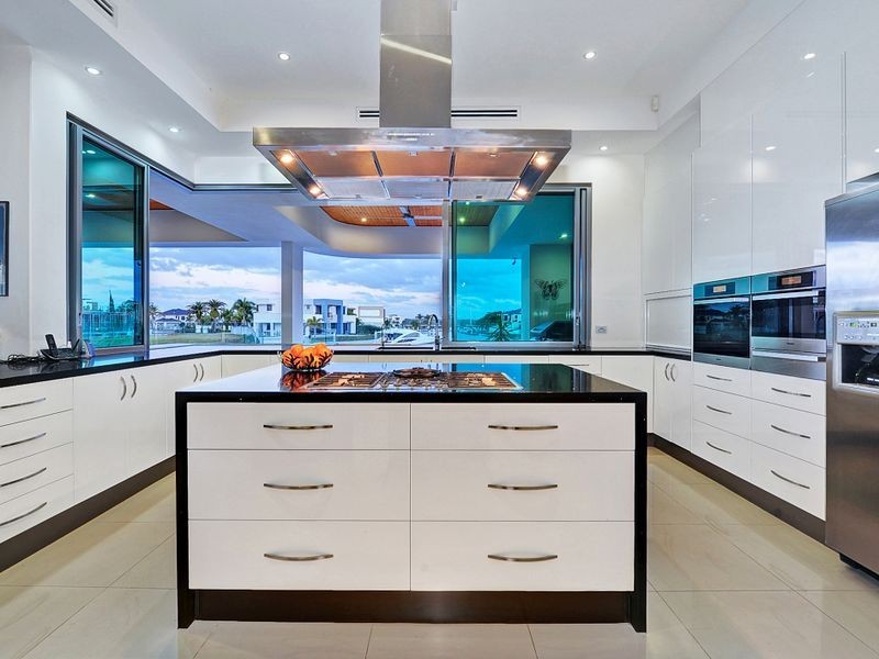 Sovereign Islands QLD 4216