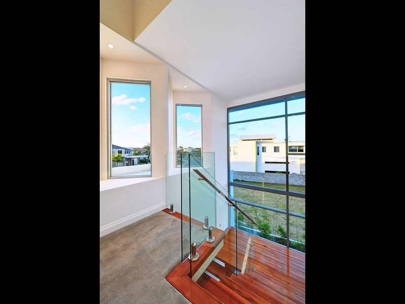 Sovereign Islands QLD 4216