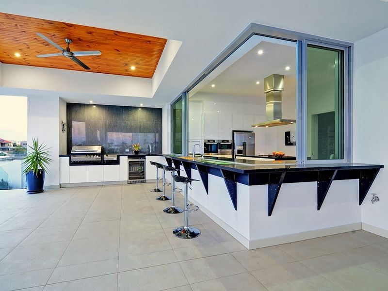 Sovereign Islands QLD 4216