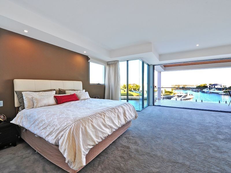 Sovereign Islands QLD 4216