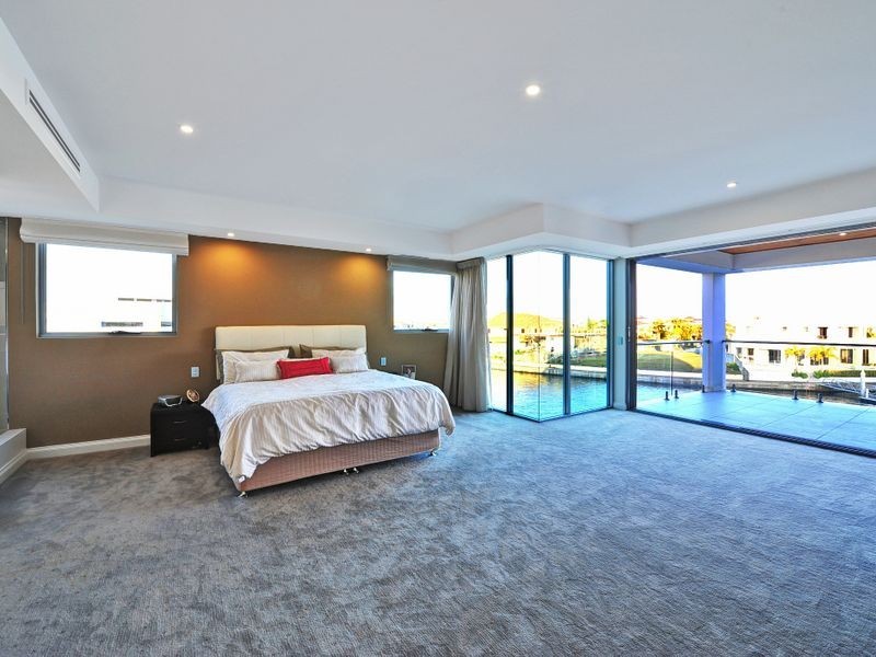 Sovereign Islands QLD 4216