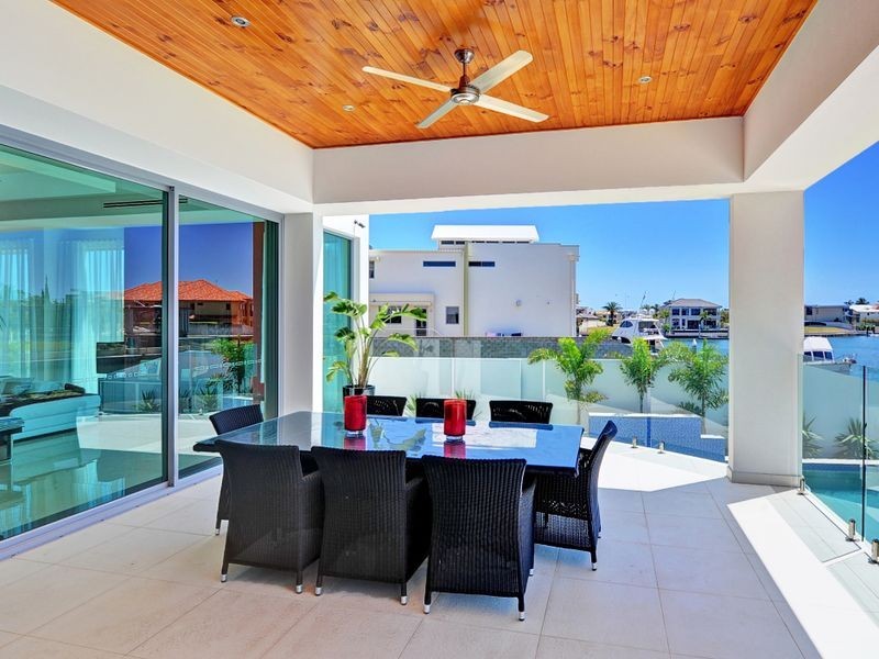 Sovereign Islands QLD 4216