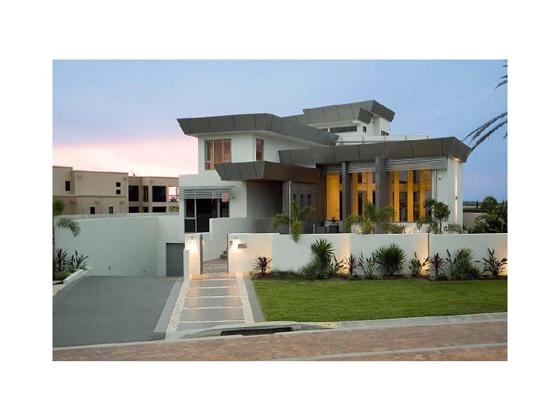 Sovereign Islands QLD 4216