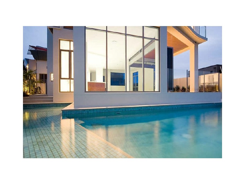 Sovereign Islands QLD 4216