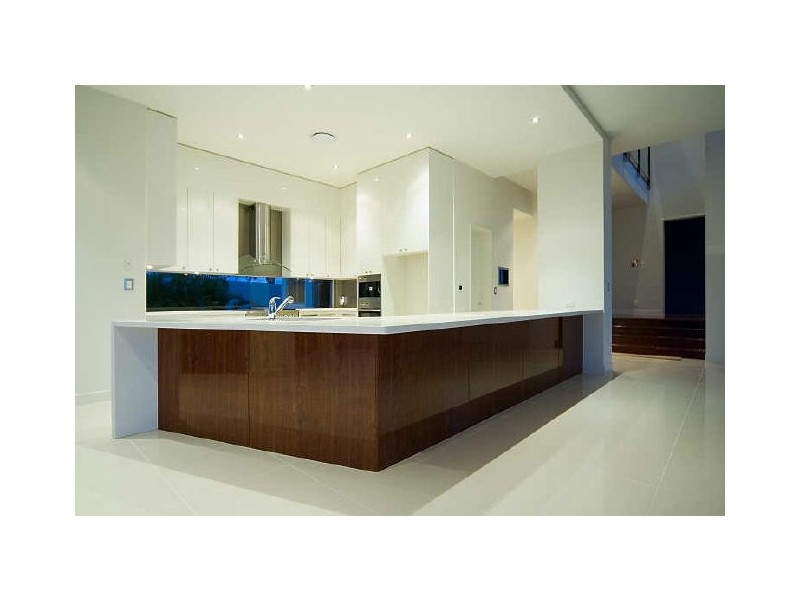 Sovereign Islands QLD 4216