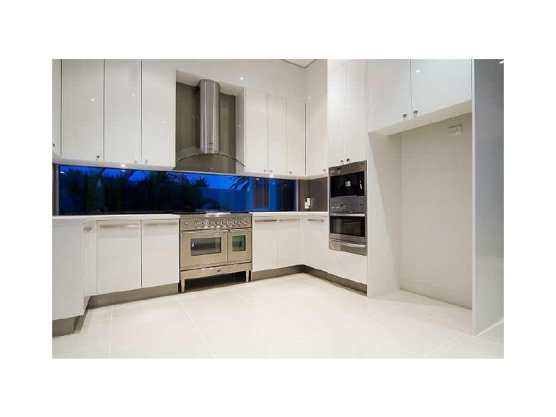 Sovereign Islands QLD 4216