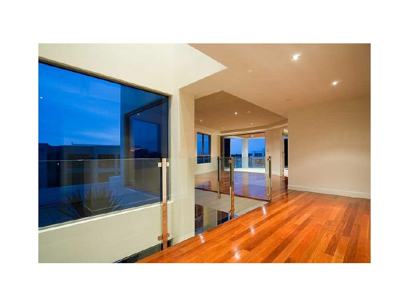 Sovereign Islands QLD 4216