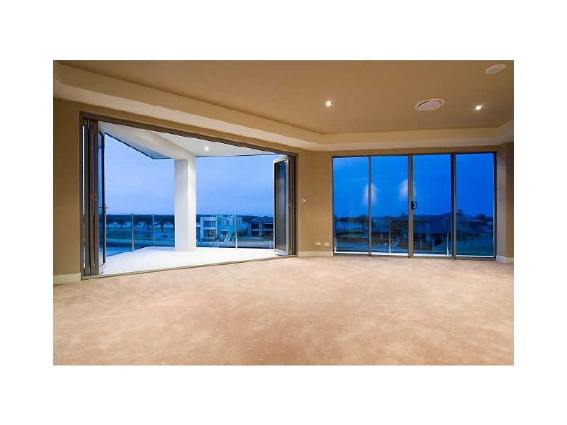 Sovereign Islands QLD 4216