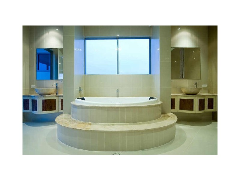 Sovereign Islands QLD 4216