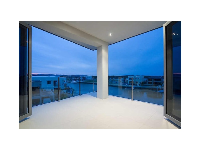 Sovereign Islands QLD 4216