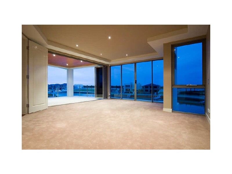 Sovereign Islands QLD 4216