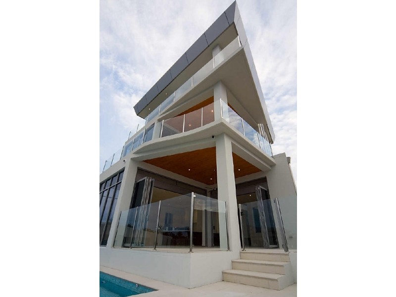 Sovereign Islands QLD 4216