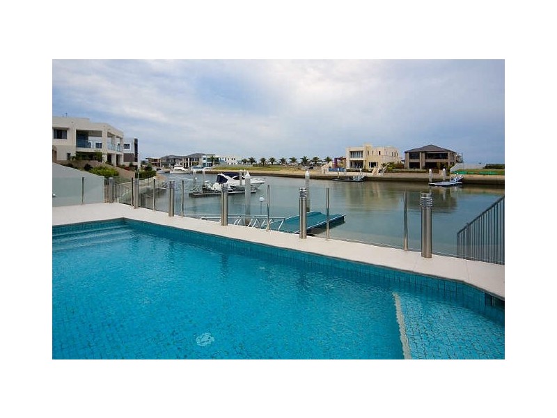 Sovereign Islands QLD 4216