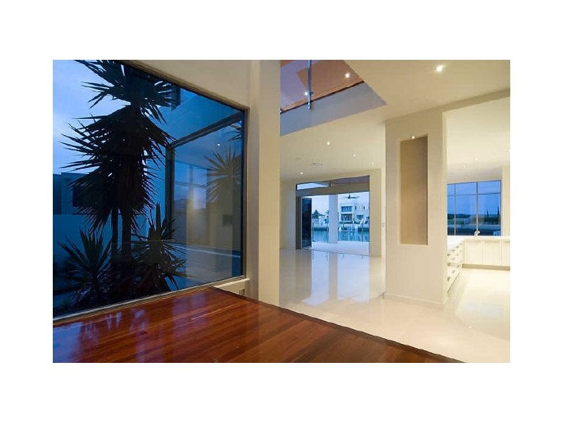 Sovereign Islands QLD 4216