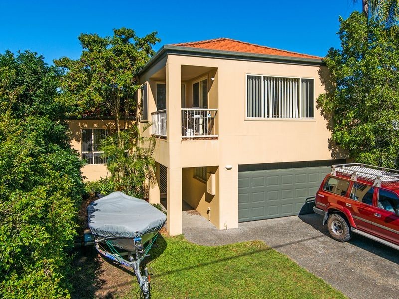 17 The Esplanade, Coombabah QLD 4216