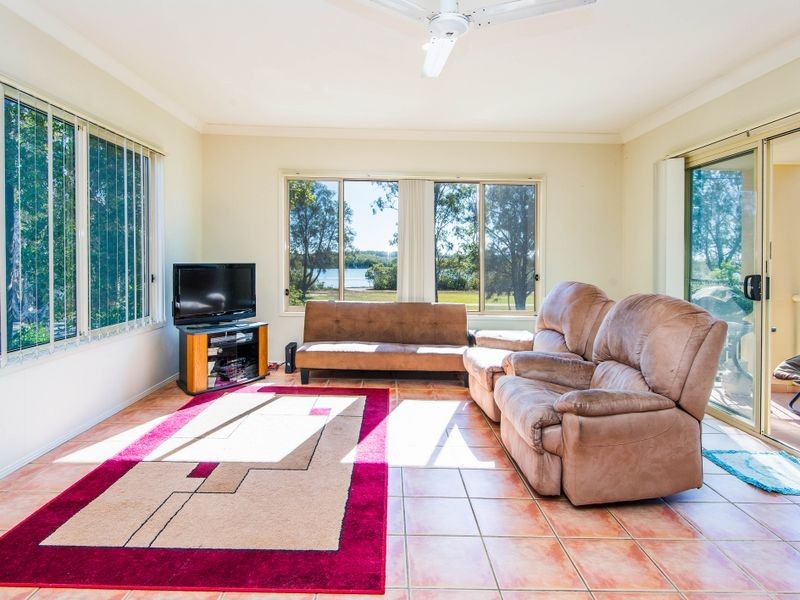17 The Esplanade, Coombabah QLD 4216