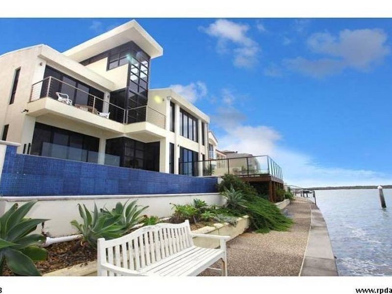 23 King Arthurs Court, Sovereign Islands QLD 4216
