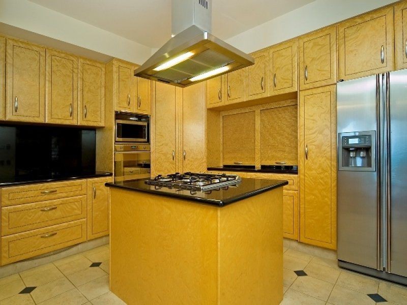 23 King Arthurs Court, Sovereign Islands QLD 4216